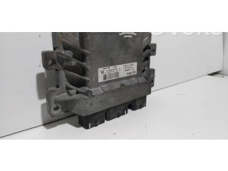 Блок управления двигателем Блок управления 8201117953   Renault Sandero I