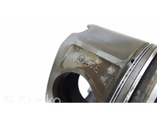 Píst 8487E   BMW 3 E90 E91  pro naftový motor 2.0  