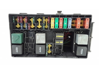 Блок предохранителей 2M5T14A067BB, 518276100   Ford Focus    