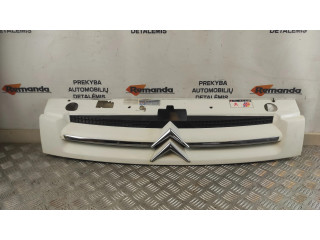 Передняя решётка Citroen Berlingo 2003-2007 года 9644758077      