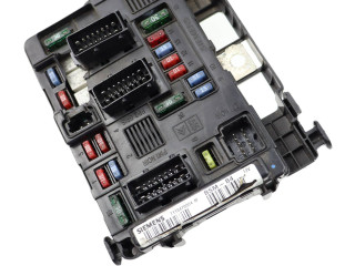Поршень Блок предохранителей 8HZ 9650618380, T118470004M  Peugeot 1007  