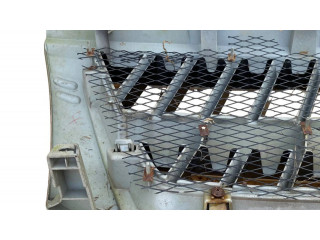 Передняя решётка Mitsubishi Pajero 2003-2006 года MN117713      