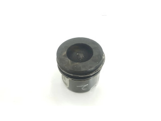 Píst 11258580515   BMW 3 F30 F35 F31   2.0  