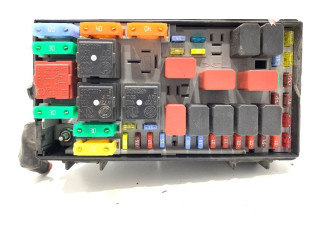 Блок предохранителей  51737884   Fiat Grande Punto    