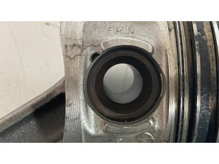 Píst 7803033, 7807345   BMW 3 E92 E93  pro naftový motor 2.0  