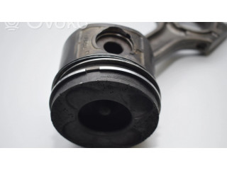 Píst    BMW 5 E39  pro naftový motor 2.9 M57 D30 (306D1) 