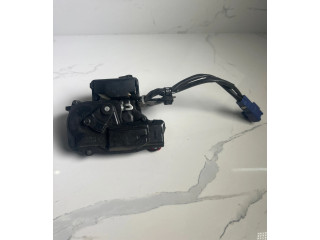 Замок багажника     Toyota Prius (XW20) 2003 - 2009 года