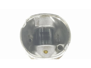 Píst 11257812585, 7812585   BMW 4 F36 Gran coupe  pro naftový motor   