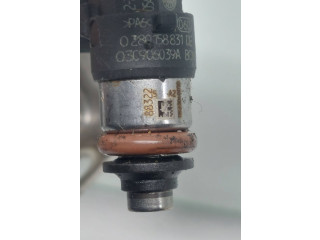 Vstřikovací lišta 03C133317A   Volkswagen PASSAT B7     