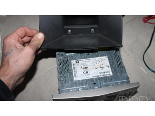 Радио/ проигрыватель CD/DVD / навигация