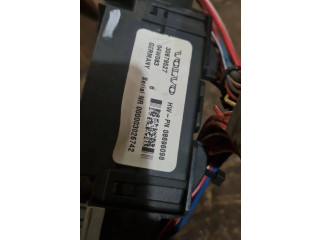   Pojistková skříňka 30679527   Volvo XC70 2004