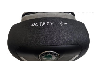 Подушка безопасности водителя 1Z0880201AK   Skoda Octavia Mk2 (1Z)