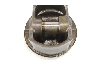 Píst 11257512526   BMW 5 E39  pro benzínový motor 2.5  