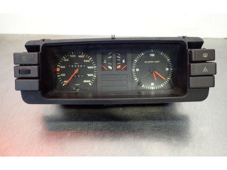 Панель приборов 8111733181117332   Audi 80 90 B2       