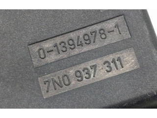   Pojistková skříňka 7N0937311, 1K0971910B   Volkswagen PASSAT B7 2011