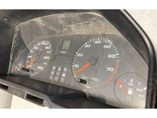 Přístrojová deska  Audi 200 1986 88311079  