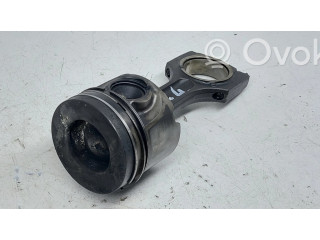 Píst    BMW 7 E65 E66  pro naftový motor 3.0  