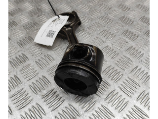 Píst 31339996, 31401216   Volvo V60    D 5204 T2 