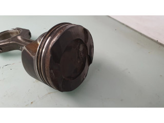 Píst 7624408, 11247624408   BMW 4 F32 F33  pro benzínový motor 2.8 N26 