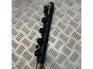 Vstřikovací lišta 8945812010   Toyota Avensis T220  pro naftový motor 2.0  