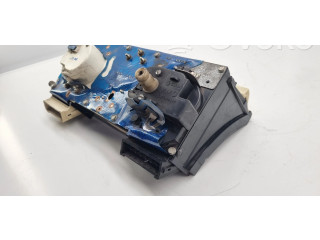 Панель приборов 321919033RF   Volkswagen PASSAT B2       