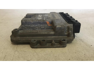 Блок управления двигателя 0281011530, 8200512196   Opel Vivaro
