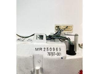 Přístrojová deska  Mitsubishi L200 2000 MR250969  