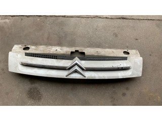 Передняя решётка Citroen Berlingo 2003-2007 года 9644758177      