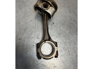  Поршень с шатуном 2ZR-FXE 131010T040  Toyota Prius (XW30)  