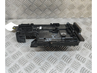 Блок комфорта 165765001A   Tesla Model Y   