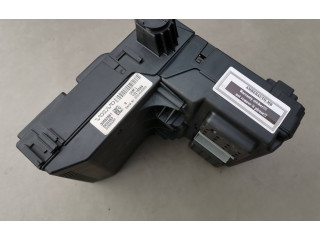 Zámek zadních dveří 30682981   Volvo V70 2006