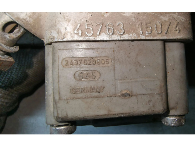 Vstřikovací lišta 0438121011, 026133353   Audi 80 90 B3     