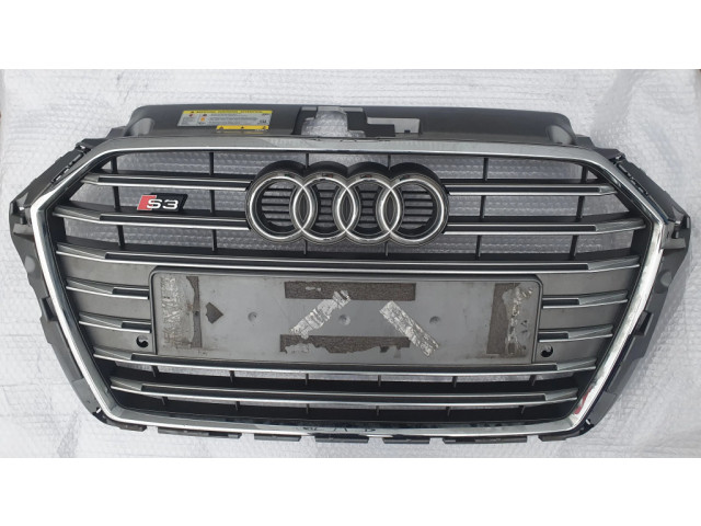 Верхняя решётка Audi A3 S3 8V 2013-2019 года 8V3853651AC      