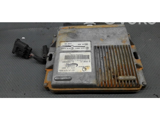 Блок управления двигателем Блок управления 110R-006011   Renault Dacia Duster