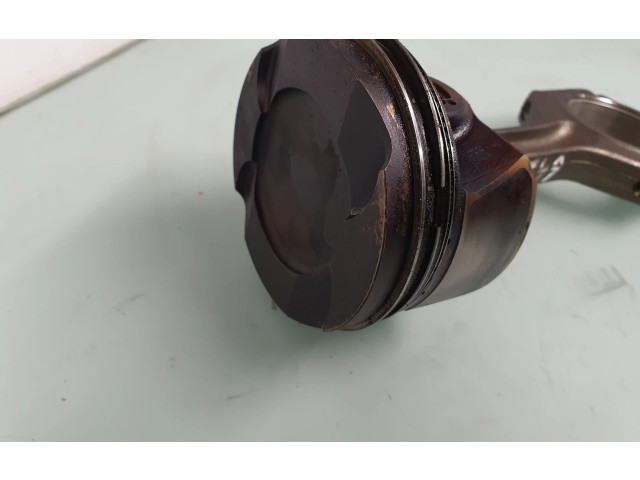 Píst 8606459, 11258606459   BMW 4 F32 F33  pro benzínový motor 2.8 N26B20A 428i Convertible