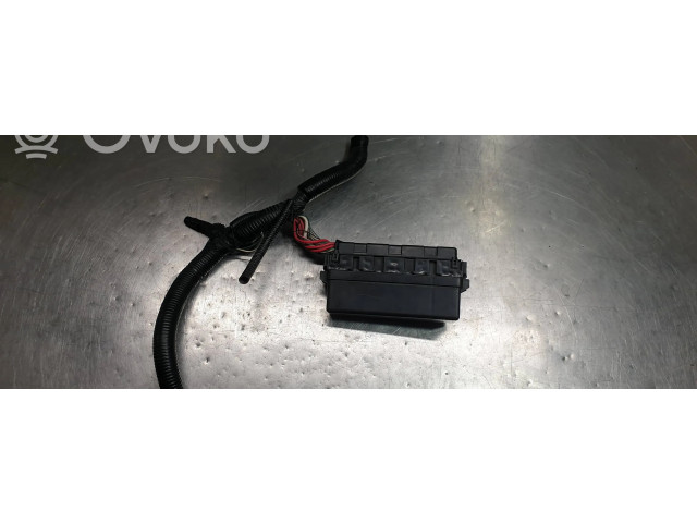   Pojistková skříňka 63564307   Nissan NV200 2010