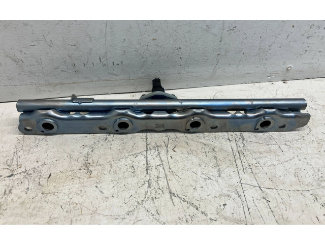 Vstřikovací lišta 8945833030   Toyota Corolla E210 E21     