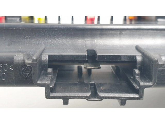 Блок предохранителей 6114695733001   BMW 6 E63 E64    