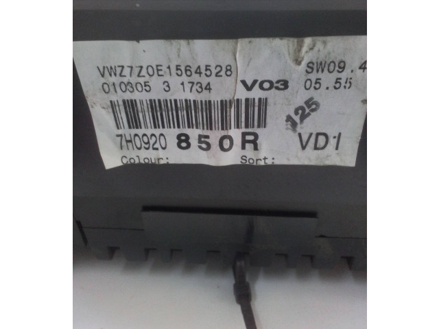 Přístrojová deska  Volkswagen Transporter - Caravelle T5 2005 7H0920850R, 7H0920850R  