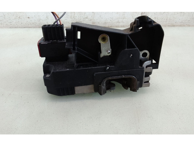 Замок багажника 8200282323    Renault Trafic II (X83) 2001 - 2014 года