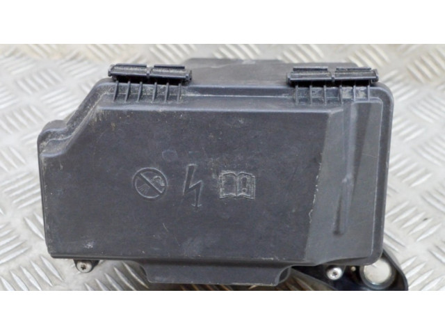   Pojistková skříňka A2135400024, A2055402328   Mercedes-Benz EQC 2020