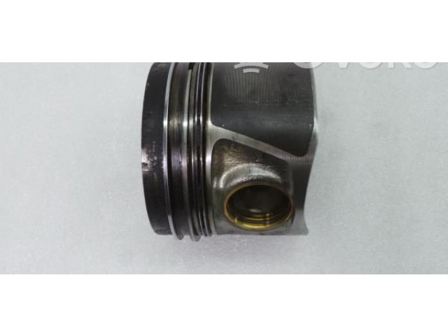  Поршень  7901J  Audi RS4 B7  