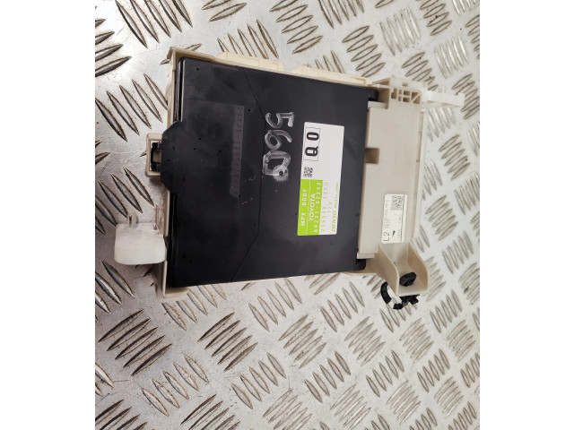 Блок предохранителей  8922152242   Toyota Verso-S    