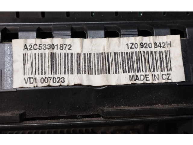 Řídící jednotka 3C8937049E, 1K0907530Q   Skoda Octavia Mk2 (1Z) 2008