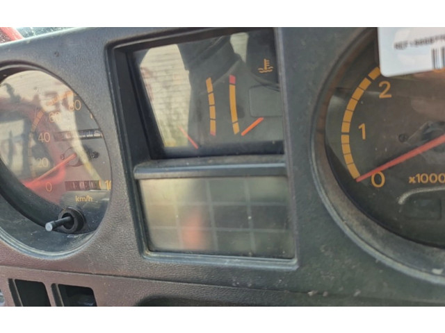 Přístrojová deska  Mitsubishi Pajero 1990   