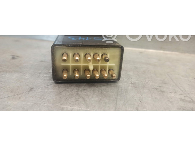   Pojistková skříňka 0165459532, 889773000   Mercedes-Benz E W124 1995