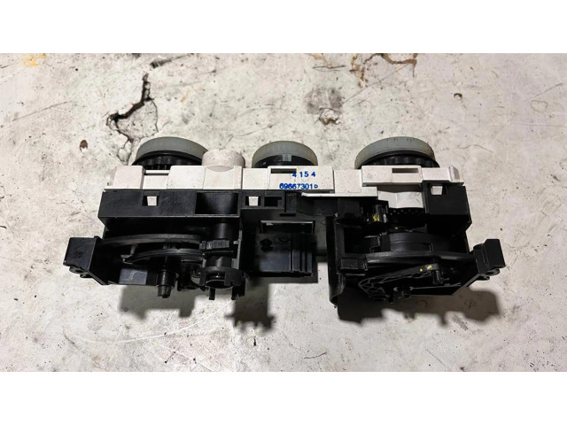 Блок управления климат-контролем 69657032   Mitsubishi Colt