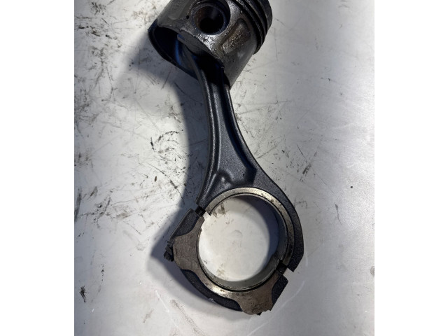 Píst 8340F   Mercedes-Benz ML W164    642.940 