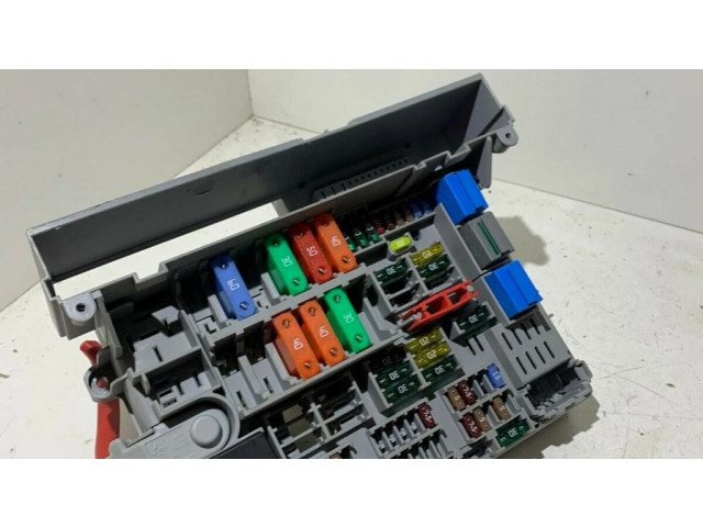 Блок предохранителей 6906607   BMW 1 E81 E87    