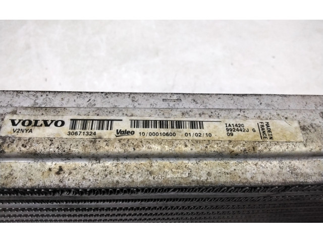 Интеркулер  30671324   Volvo V70 2.0